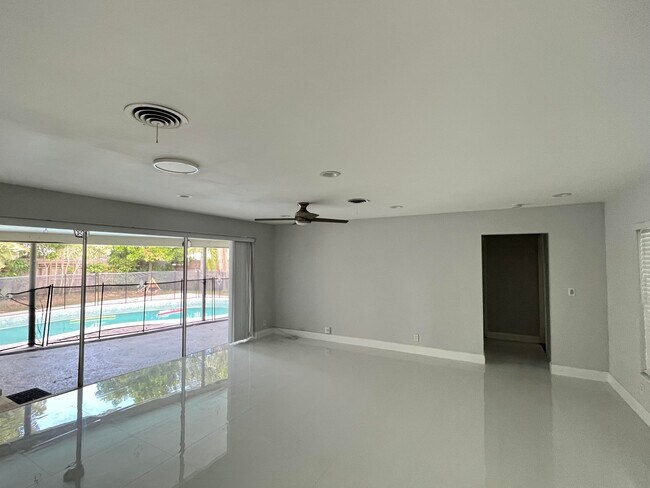 Building Photo - 898 SW 12th Terrace