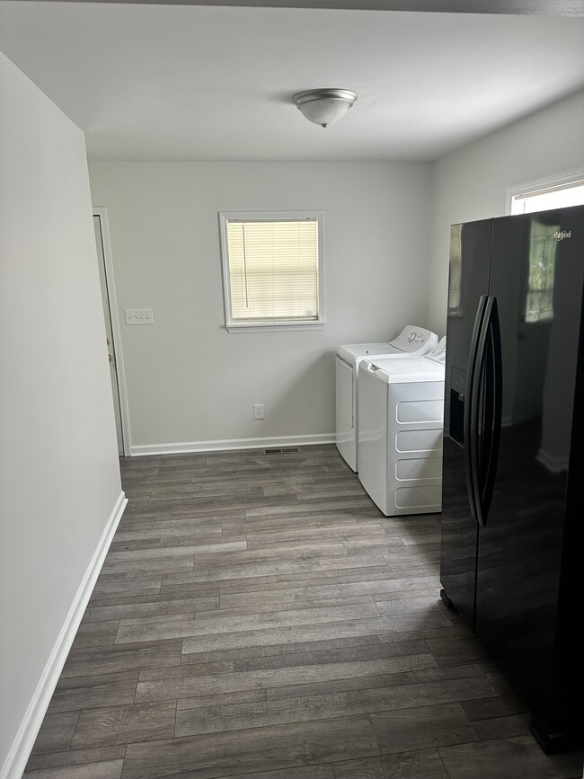 Building Photo - 1102 Hermitage Dr