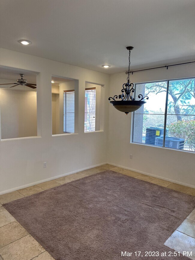 Building Photo - 664 Peachy Canyon Cir