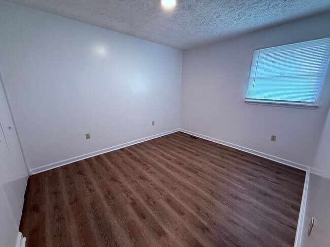 Building Photo - 460A Warrior Dr