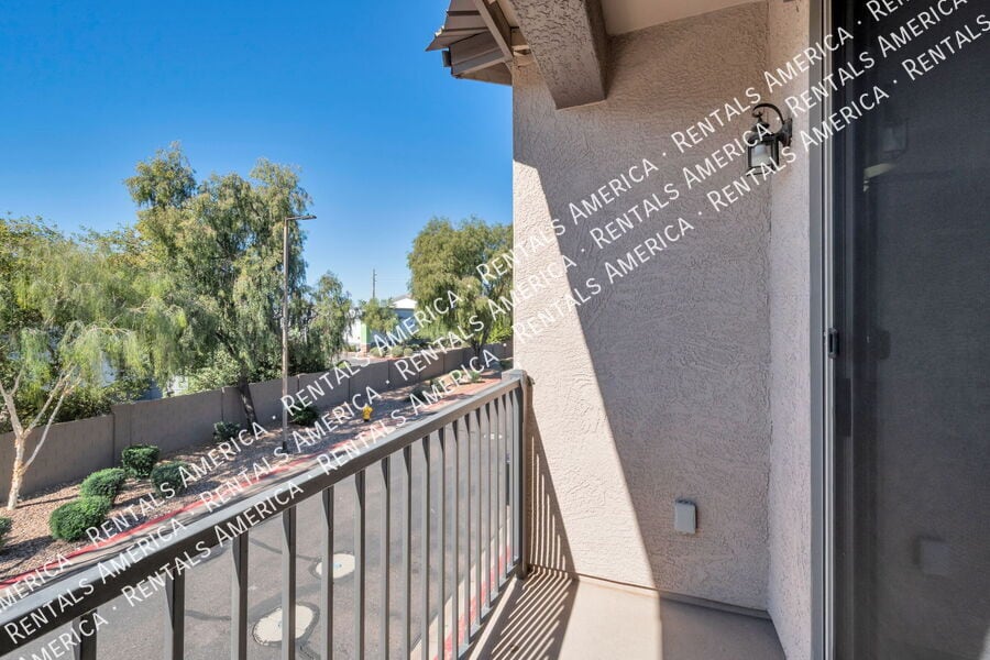 Building Photo - 1250 S Rialto