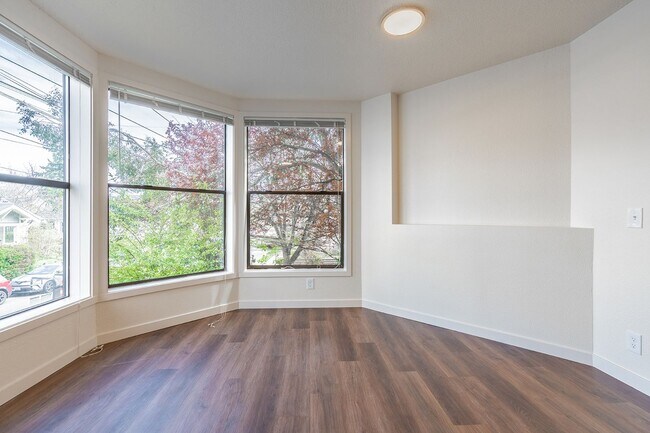 Building Photo - Bradley Apartments