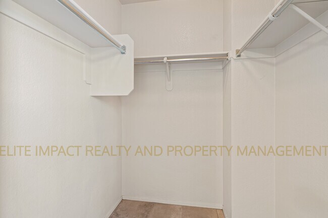 Building Photo - 3505 N Sierra Springs Dr