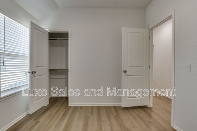 Building Photo - 11607 Mackenzie Wy