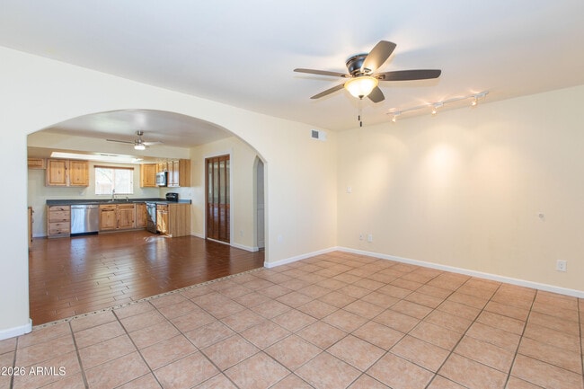 Building Photo - 1813 E Ellis Dr