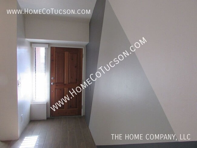 Building Photo - 3668 N Royal Prince Ct