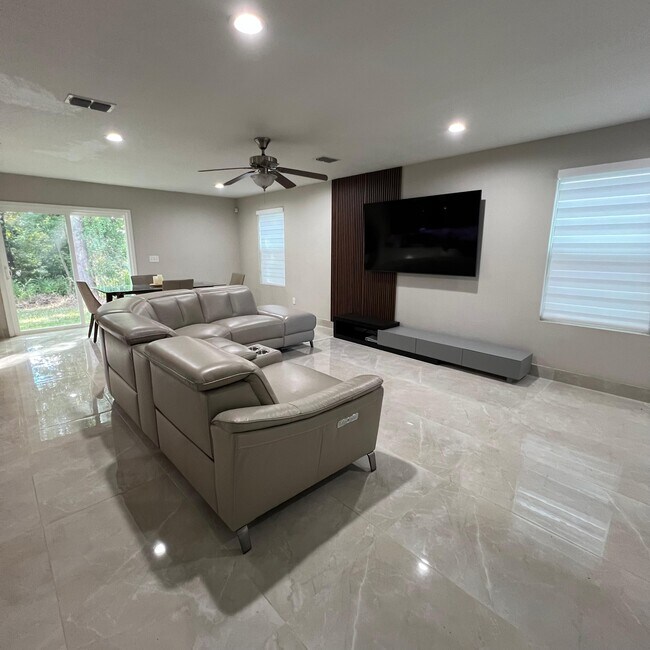 Living Room - 4252 Adirolf Rd