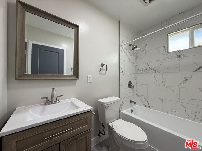 Building Photo - 1505 Cochran Ave