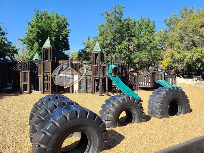 Building Photo - Executive Folsom Rental EXCELLENT Location and a POOL!
