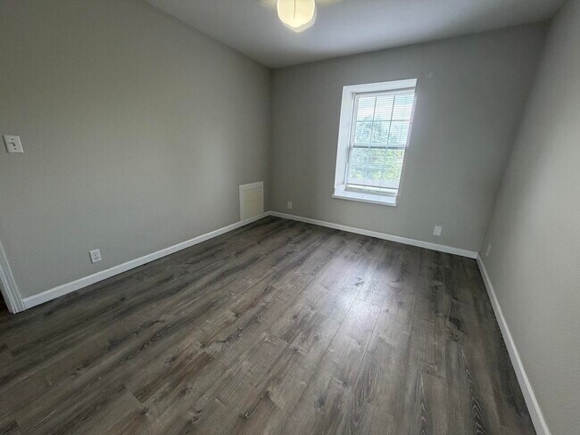 Building Photo - 3408 Balboa Ln