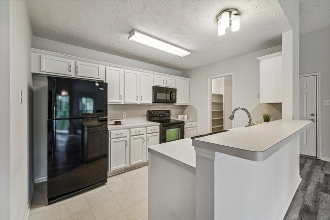 Building Photo - 8051 Bay Branch Dr