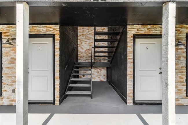 Building Photo - 211 Gastel Cir