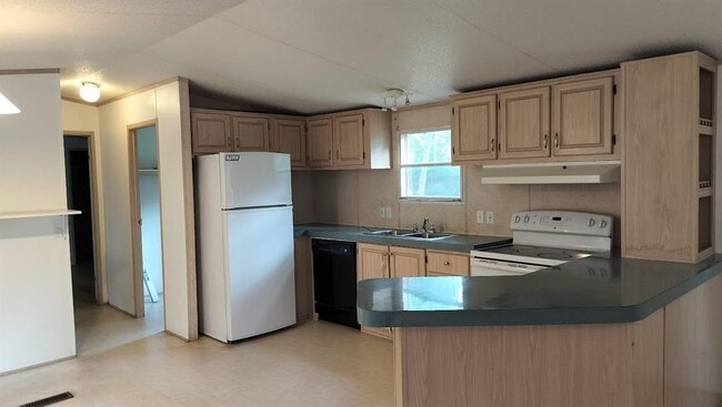 Building Photo - 305 Woods Ln