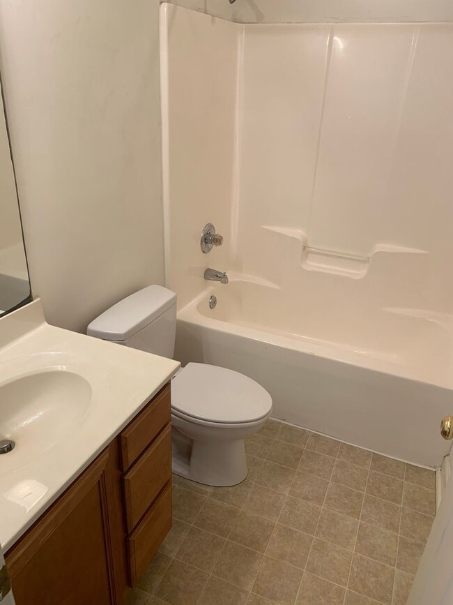 Building Photo - 1541SF 3BR 2.5BA