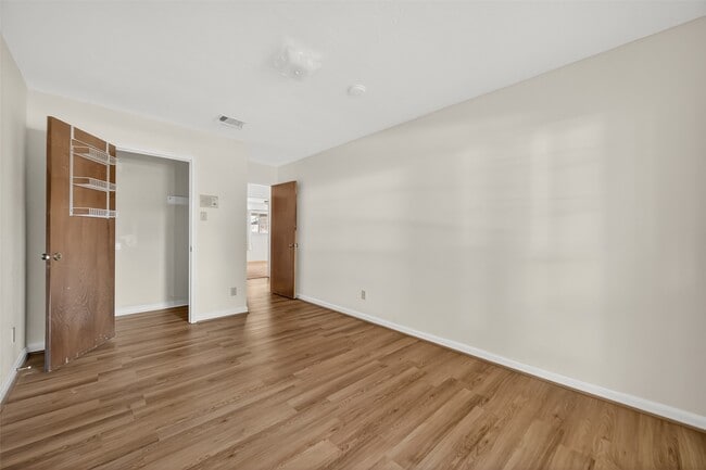 Building Photo - 9218 Rowan Ln