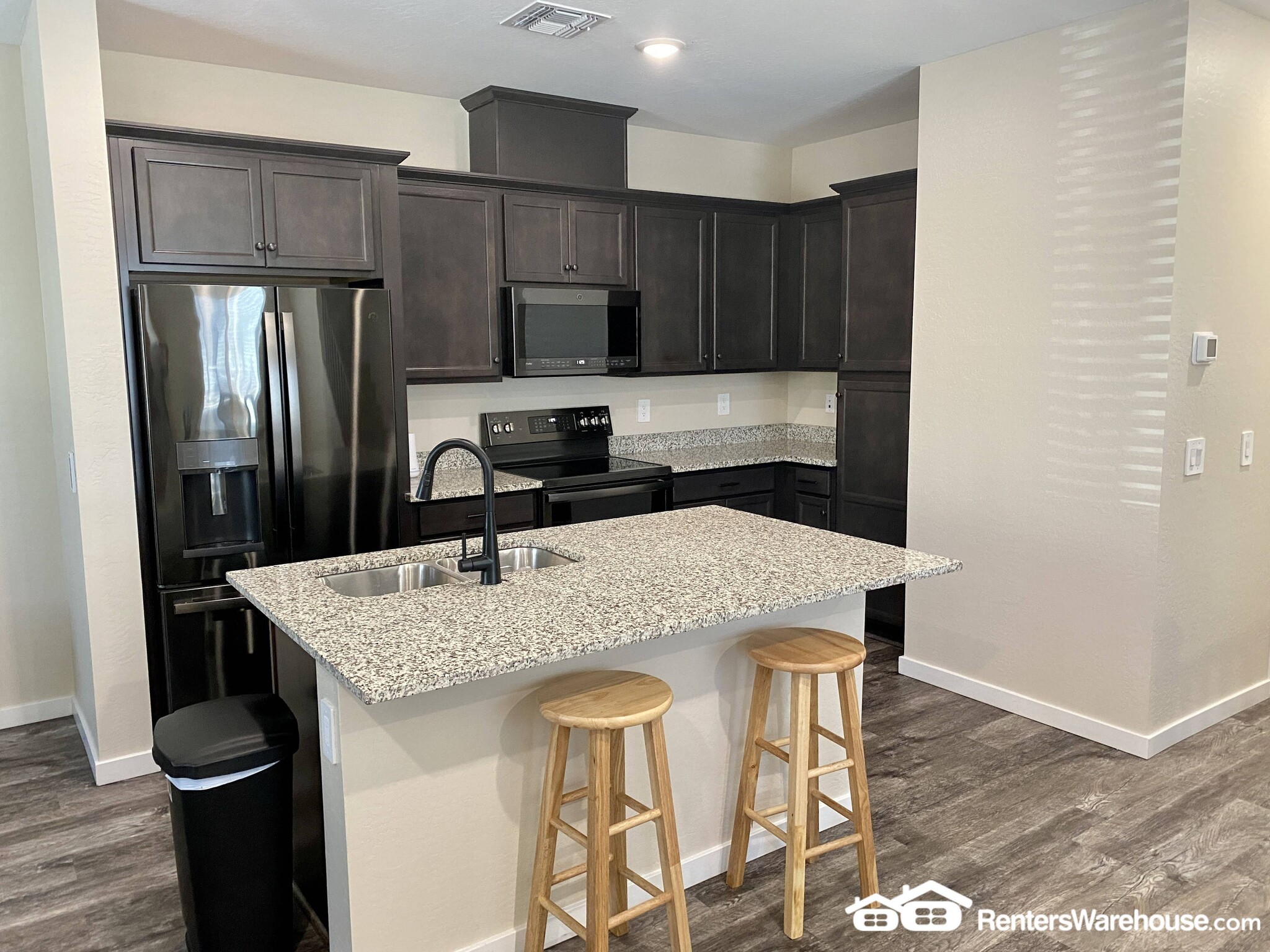 Building Photo - 779 E Doral Ave