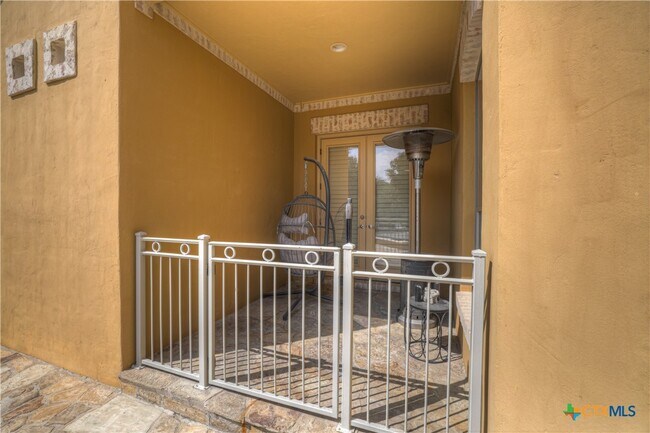 Building Photo - 9752 Trophy Oaks Dr