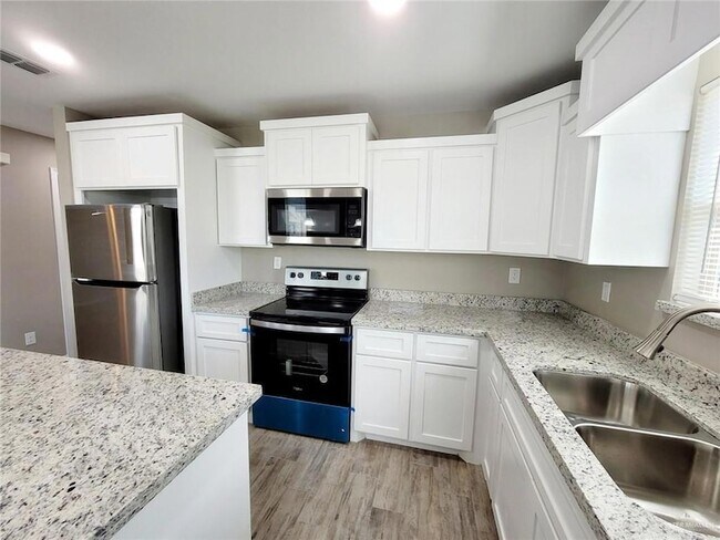 Building Photo - 3808 Las Vistas Ln