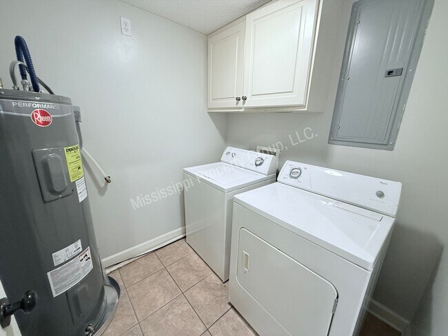 Building Photo - 3BR/2.5BA For Rent