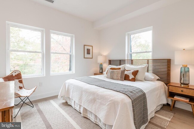 Master bedroom - 4017 Davis Pl NW