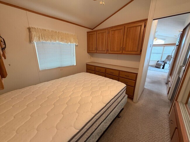 Building Photo - Charming 55+ Park Model in Caliente Casa De Sol