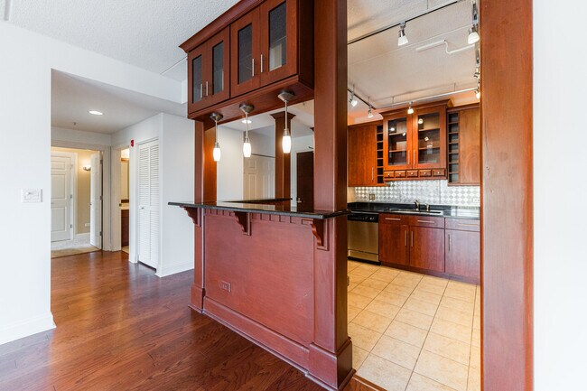 Building Photo - 125 Lakeview Dr