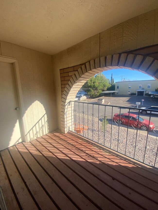 Building Photo - los-2940