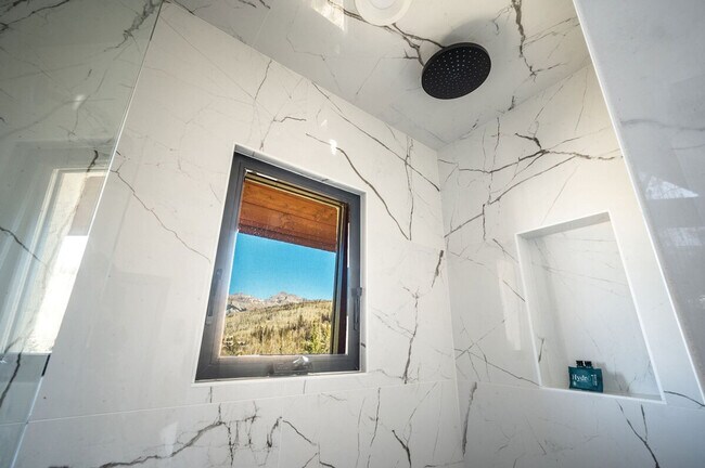 Building Photo - 116 Winterleaf Dr