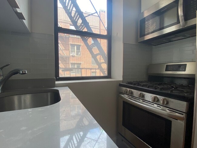 Kitchen - 3353 82nd St