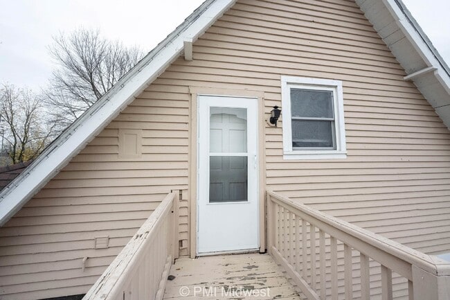 Building Photo - "Charming Compact Living in Heart of Lebanon – Ideal for Minimalists!"