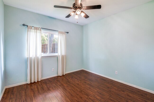 Building Photo - 1402 Indian Trl