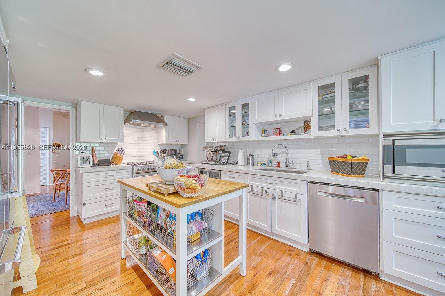 Building Photo - 3227 Riviera Dr