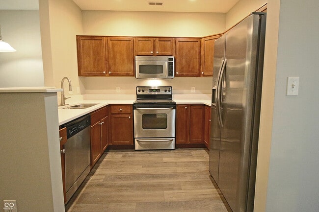 Building Photo - 6585 Reserve Dr