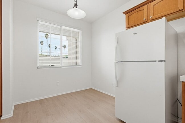 Building Photo - Oceanside - Pelican Cove Townhouse!