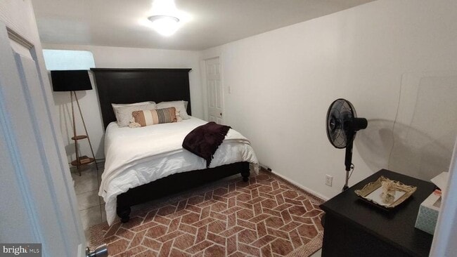 Building Photo - 127 Edison Rd