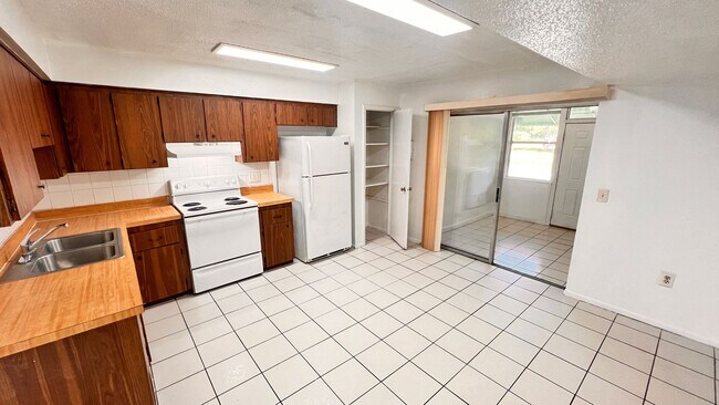 Building Photo - 122 Lori Anne Ln