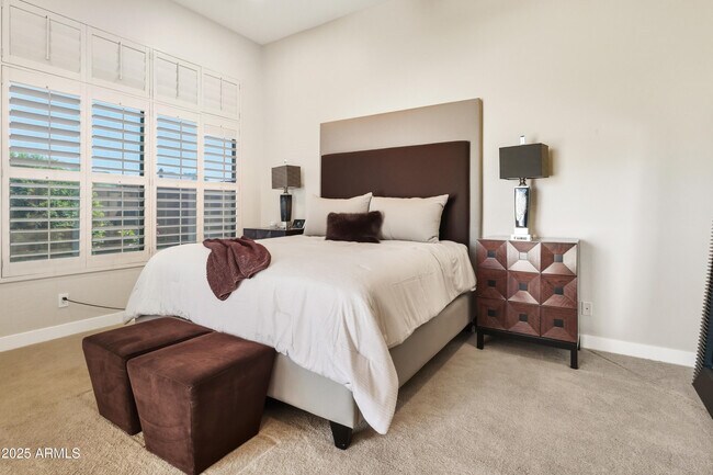 Building Photo - 10637 E Blanche Dr