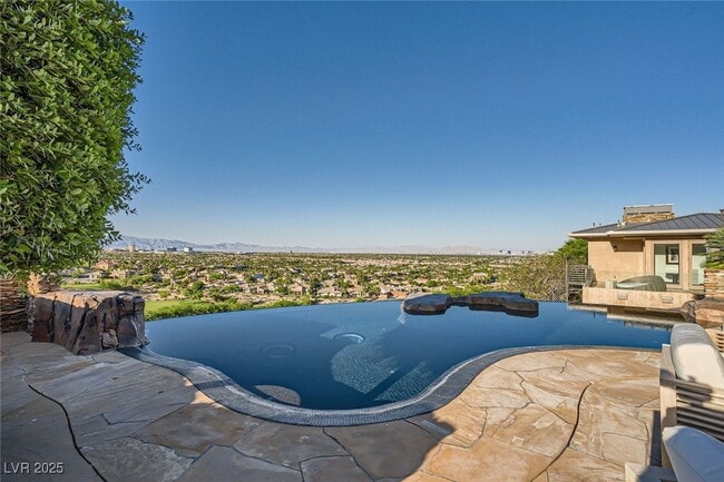 Building Photo - 5 Promontory Pointe Ln