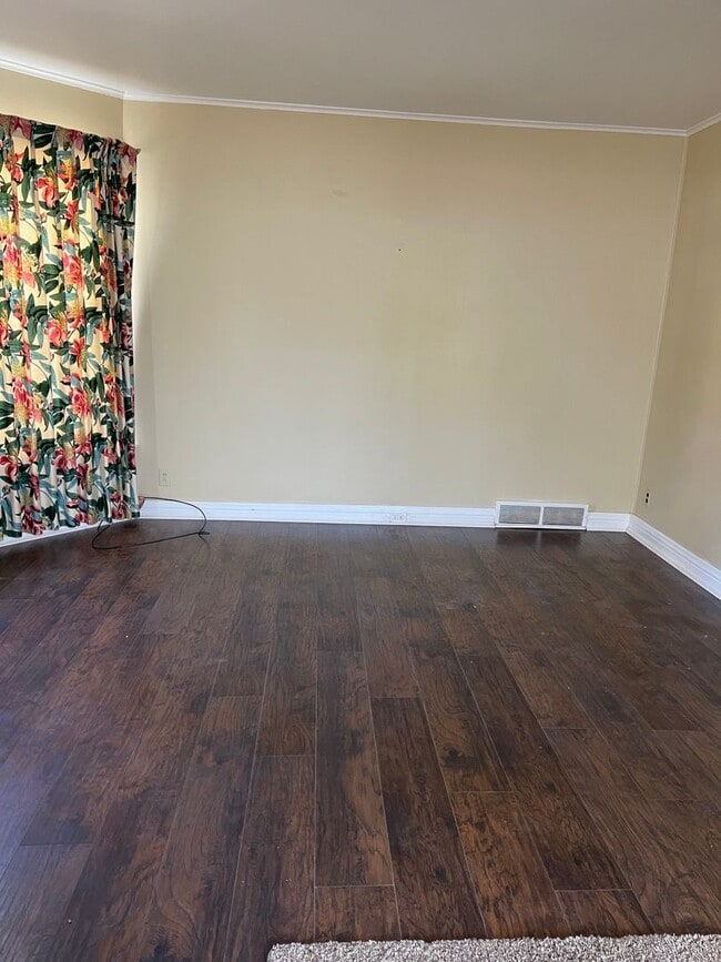 Building Photo - Nice 3 Bedroom Home near Downtown