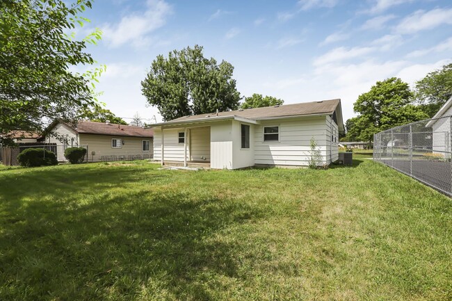 Building Photo - Cozy Ranch Home 30 Night Min Quiet Reynoldsburg