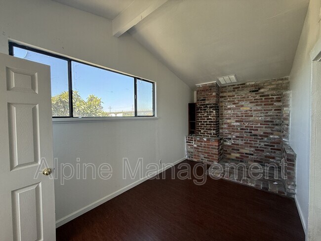 Building Photo - 806 52nd Ave