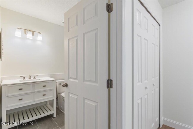 Building Photo - 12184 Mantle Dr