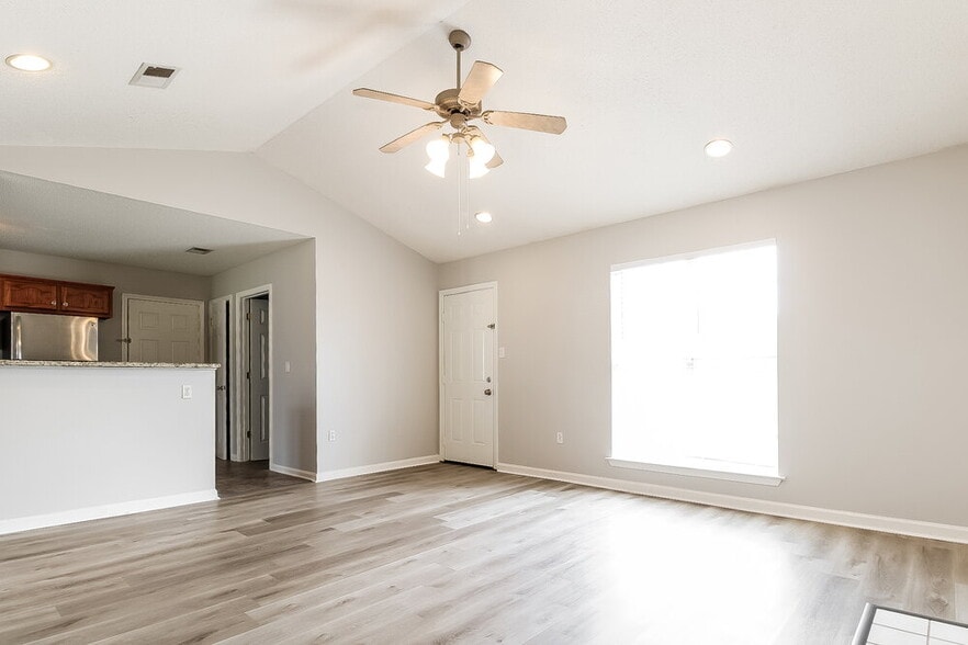 Building Photo - 1649 Cherry Creek Dr