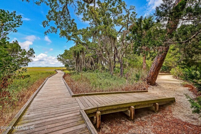 Building Photo - 426 Beachside Pl