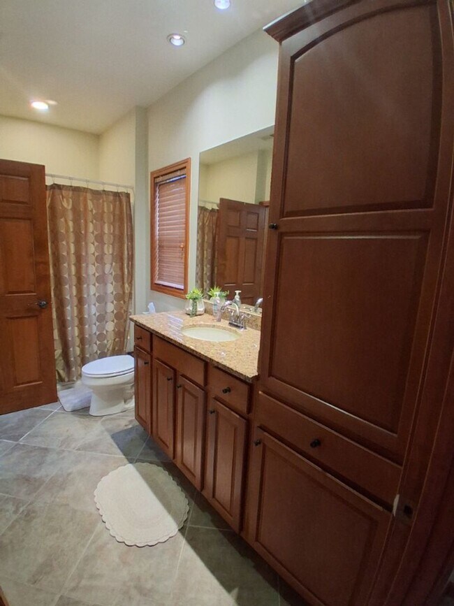 Building Photo - $1,800 - 2 Bed / 2 Bath Furnished Luxury Creekside Condo Overlooking 18th Fairway at SMCC