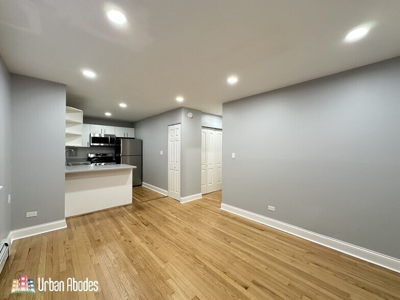 Building Photo - 6967 N Sheridan Rd