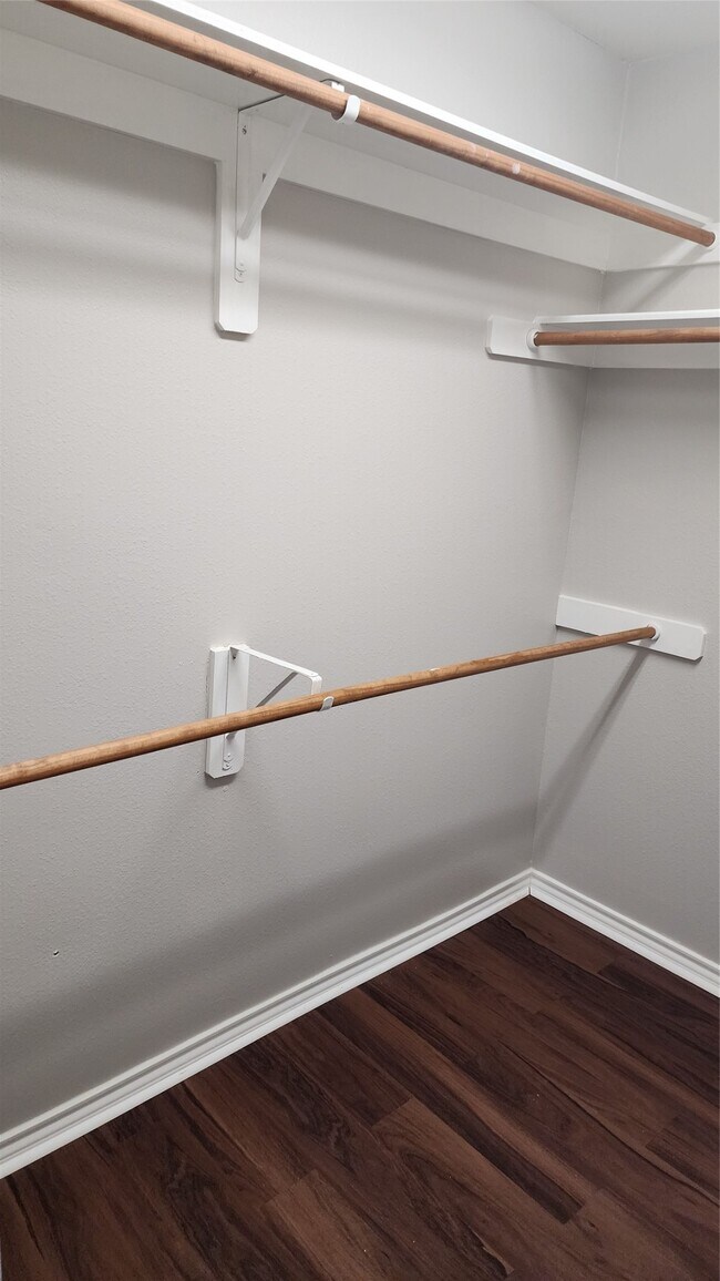 Building Photo - 11428 Hackmatack Way