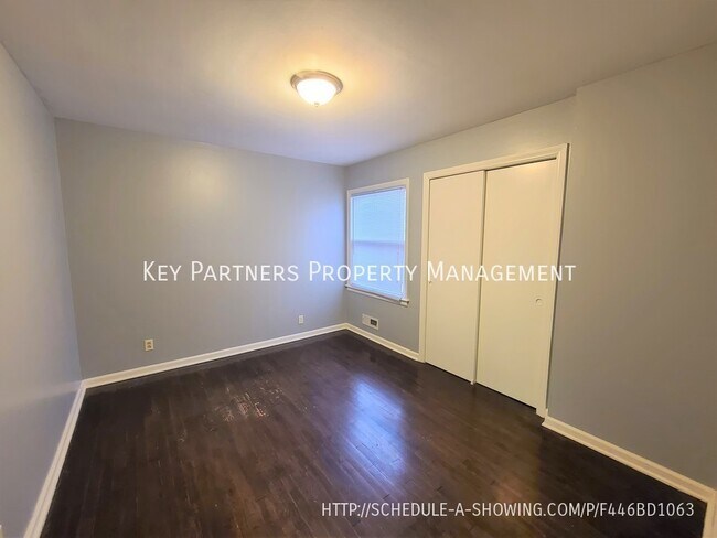 Building Photo - 1309 W 100th Terrace - Short term option!