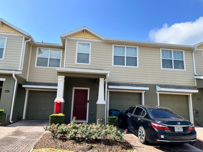 Pond view!! 3Bed/2.5Bath/1car Garage Town... - Pond view!!  3Bed/2.5Bath/1car Garage Town...