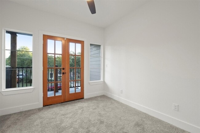 Building Photo - 933 W Eighth Street Unit